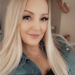 Meet your Posher, Hilary